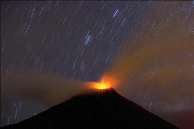 Més de 40 explosions en el volcà Tungurahua