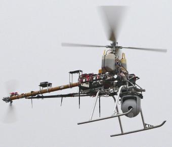 Un robot volador pel control de les linies elèctriques