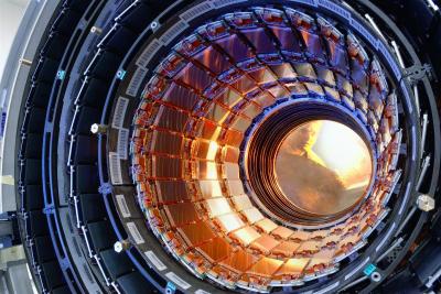 Científicos logran hacer colisionar protones a una energía de 7 TeV