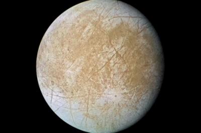 Els mars subterranis d'una lluna de Júpiter