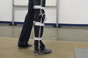 La UPC dissenya una pròtesis per ajudar a caminar als afectats de lesió medul·lar