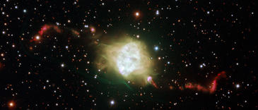 La forma de la nebulosa "Flemming 1" es deu a la interacció de dues estrelles velles