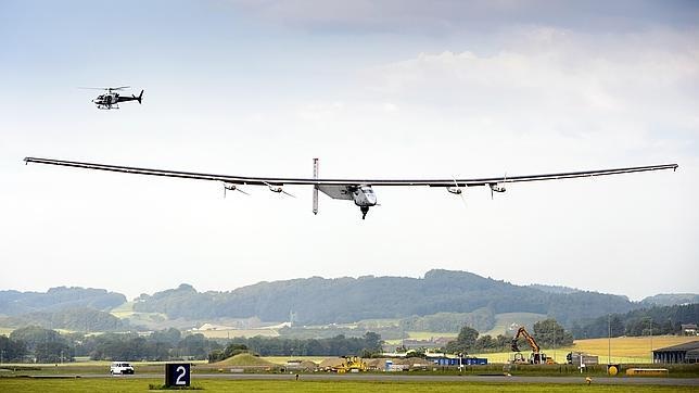 Primer vol de l'avió solar que donarà la volta al món